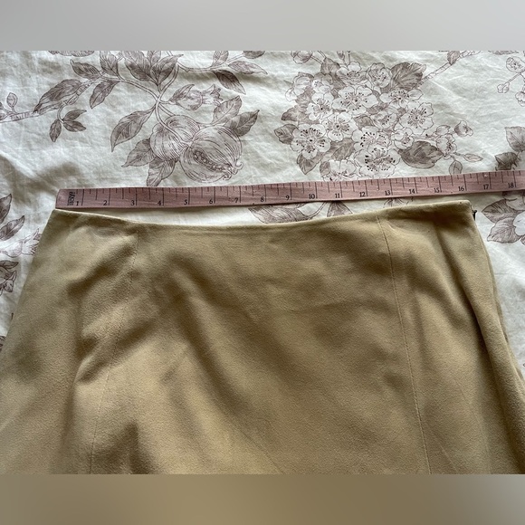 Vintage Genuine Suede Beige Skirt 10 Capsule Wardrobe Staple Classic Neutral - Picture 2 of 7